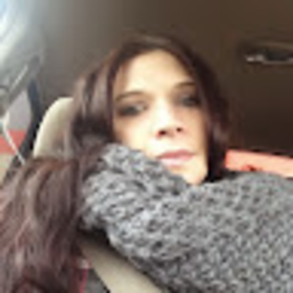 Meet your Posher, Nicole - Picture 1 of 1